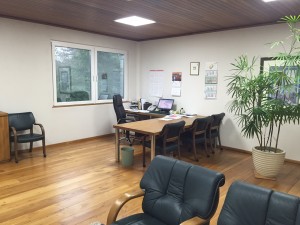 オフィスの壁紙を変えるだけで ガラリとオフィスの雰囲気が一変 ブログ ブログ 神戸でオフィス家具 文具 印刷なら 株式会社明光堂